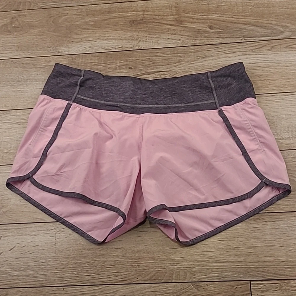 LULULEMON Pink Grey‎ Pattern Sz 8 Womens Athletic Running Speed Short Shorts